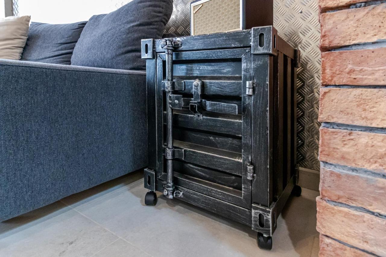 Lägenhet Flatguest Industrial Loft By Marina - Wifi
